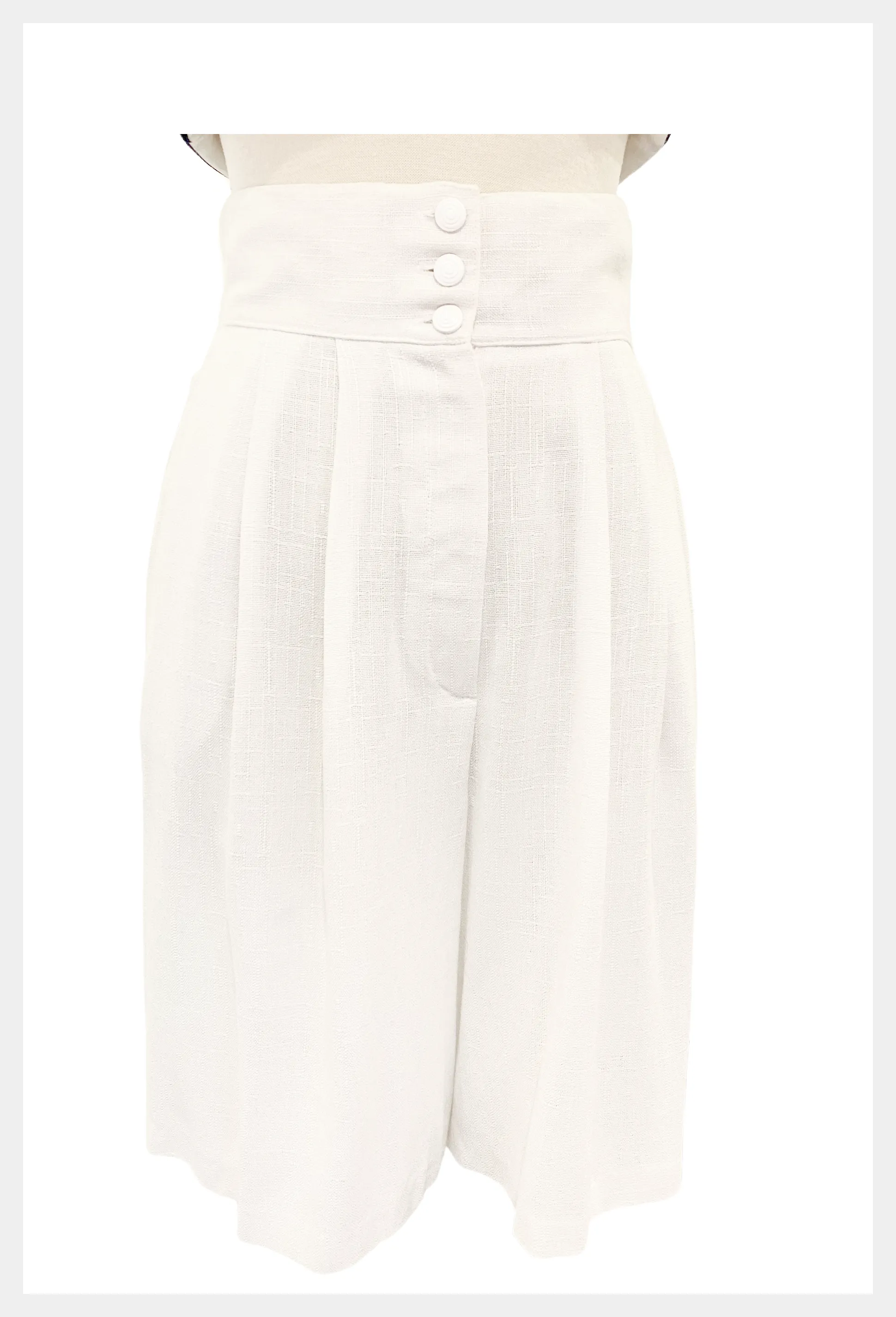 1980s high waist pleated long white dress shorts | 80s summer Bermuda office shorts | Waist 28
