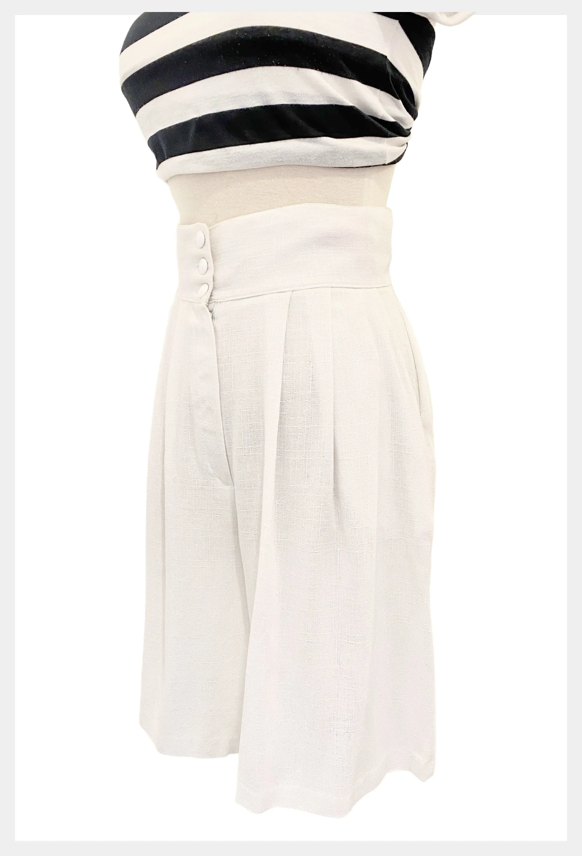 1980s high waist pleated long white dress shorts | 80s summer Bermuda office shorts | Waist 28