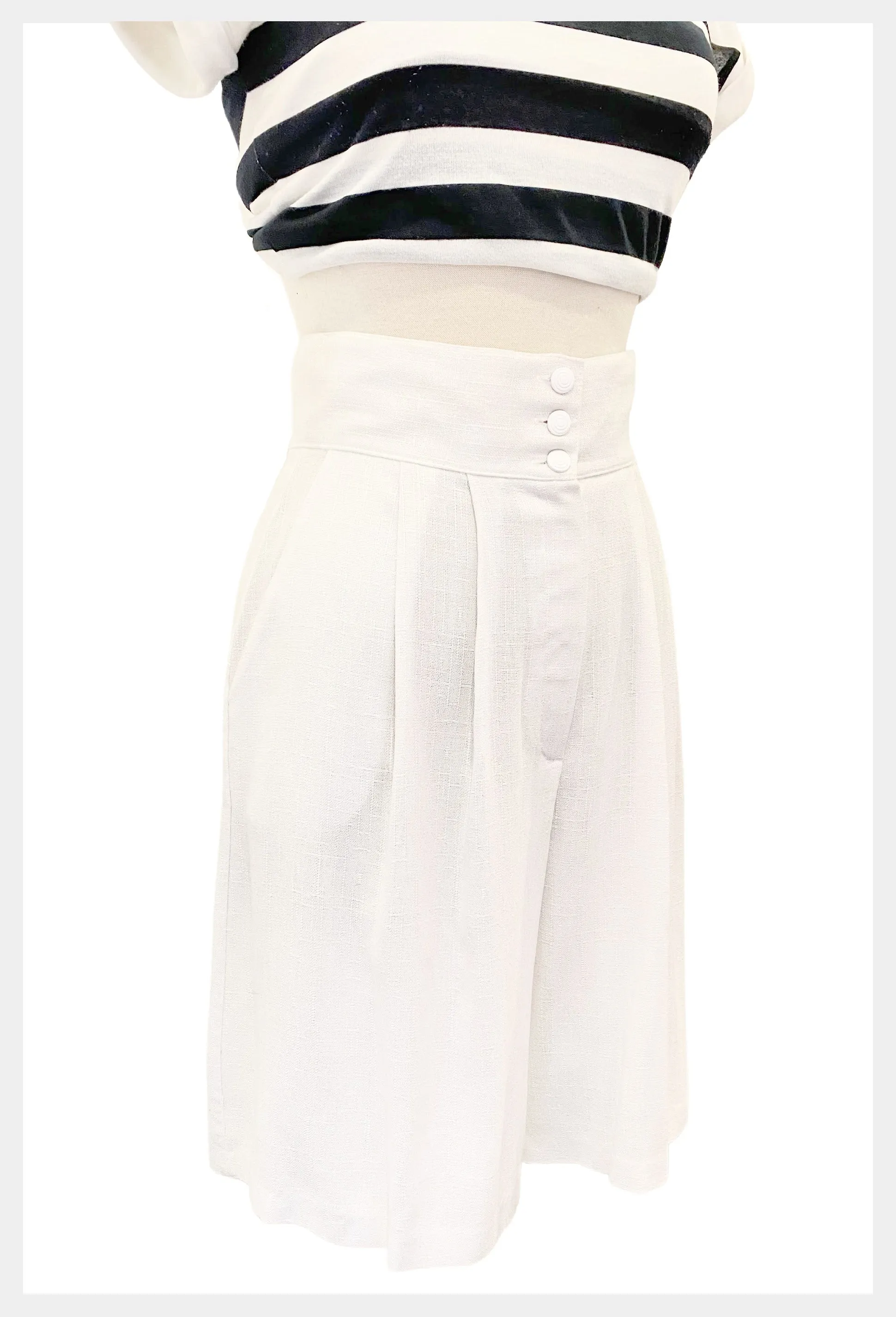 1980s high waist pleated long white dress shorts | 80s summer Bermuda office shorts | Waist 28